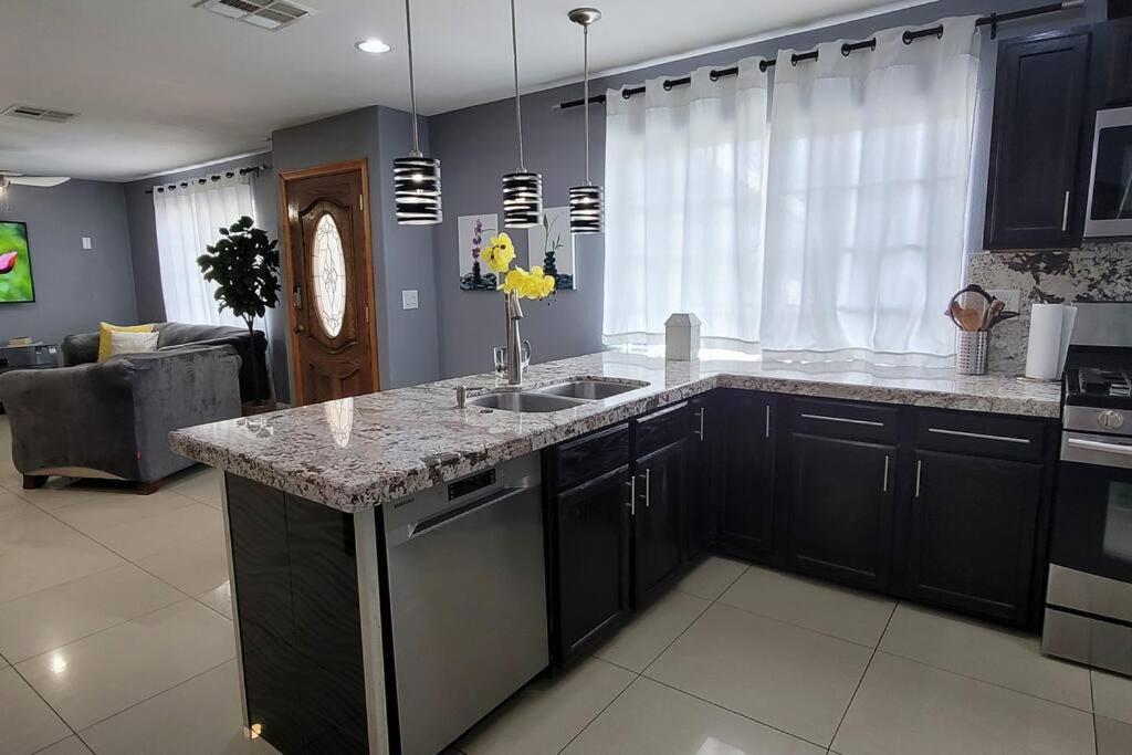 K - Fully Remodeled And Professionally Decorated Las Vegas Exterior photo